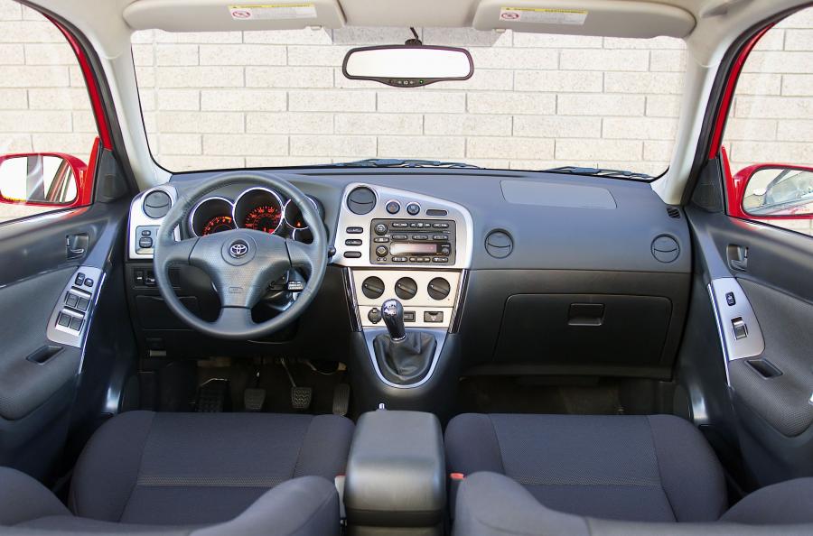 Торпедо Toyota Corolla Matrix XRS (E130) 2003 года  (фото 7 из 12)
